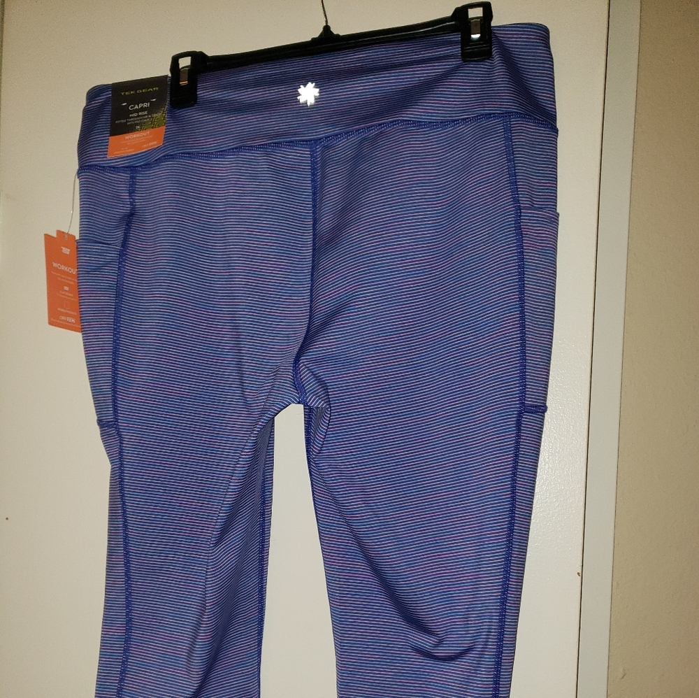 SIZE 2X - Active Wear Capri Pants - Picture 3 of 7
